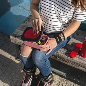 Lunch Box con Cubiertos Rosado/Rojo con Negro