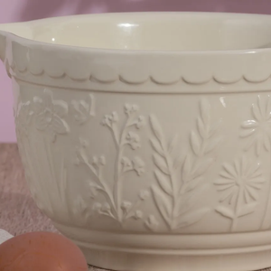 Bowl In The Meadow Mezclador Crema 19cms